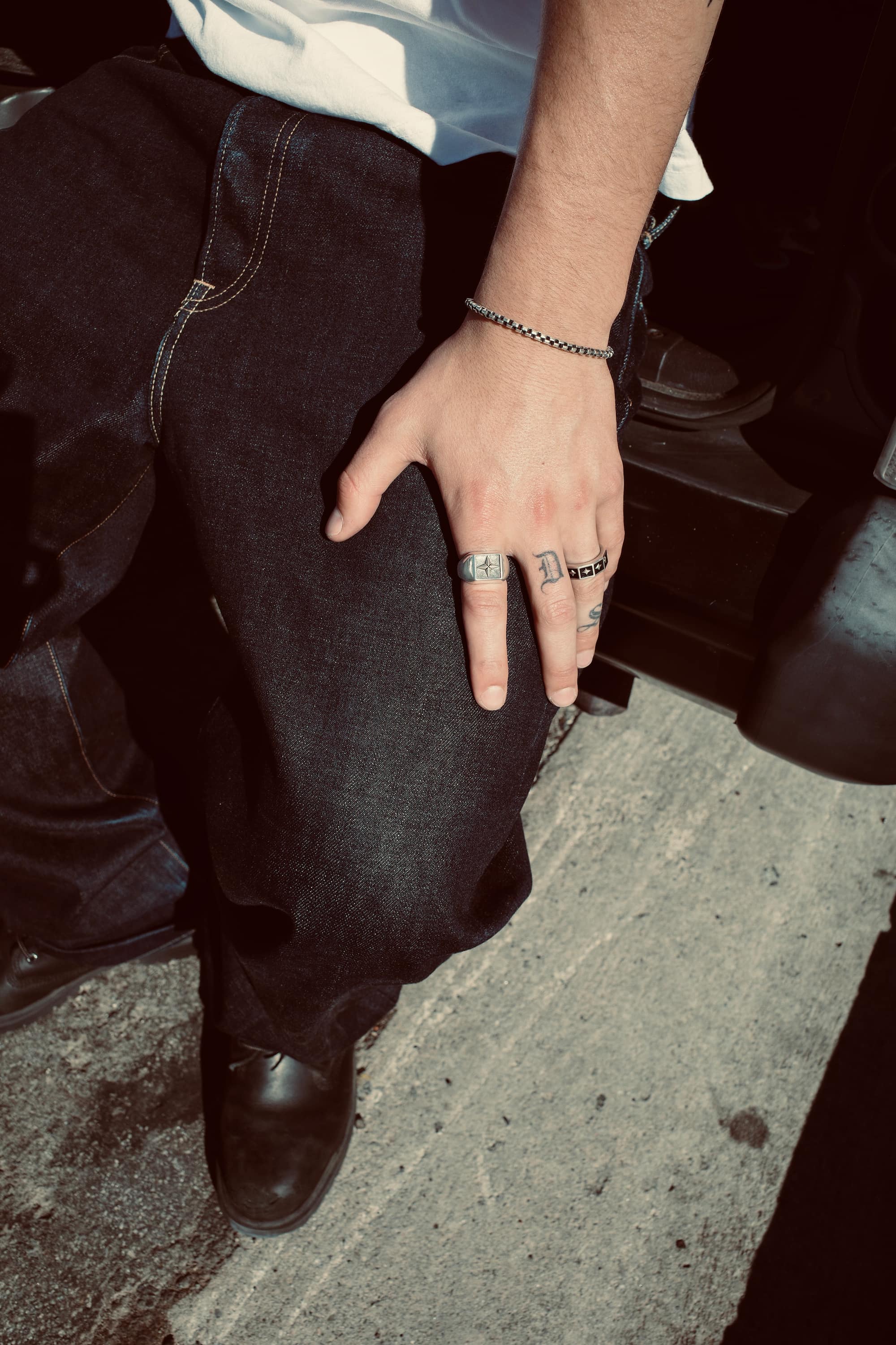 Box chain bracelet and rings worn