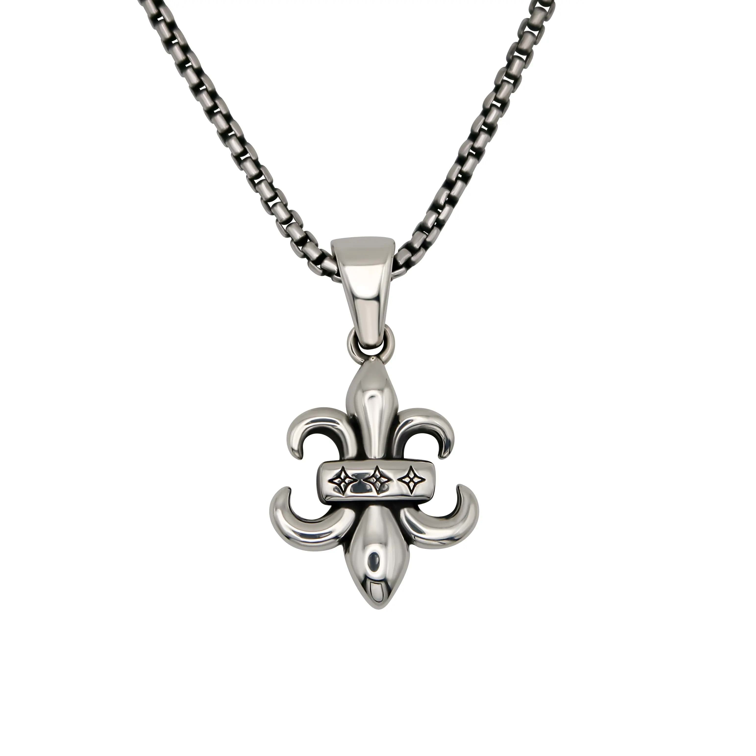 Fleur-de-lis Pendant - View 3